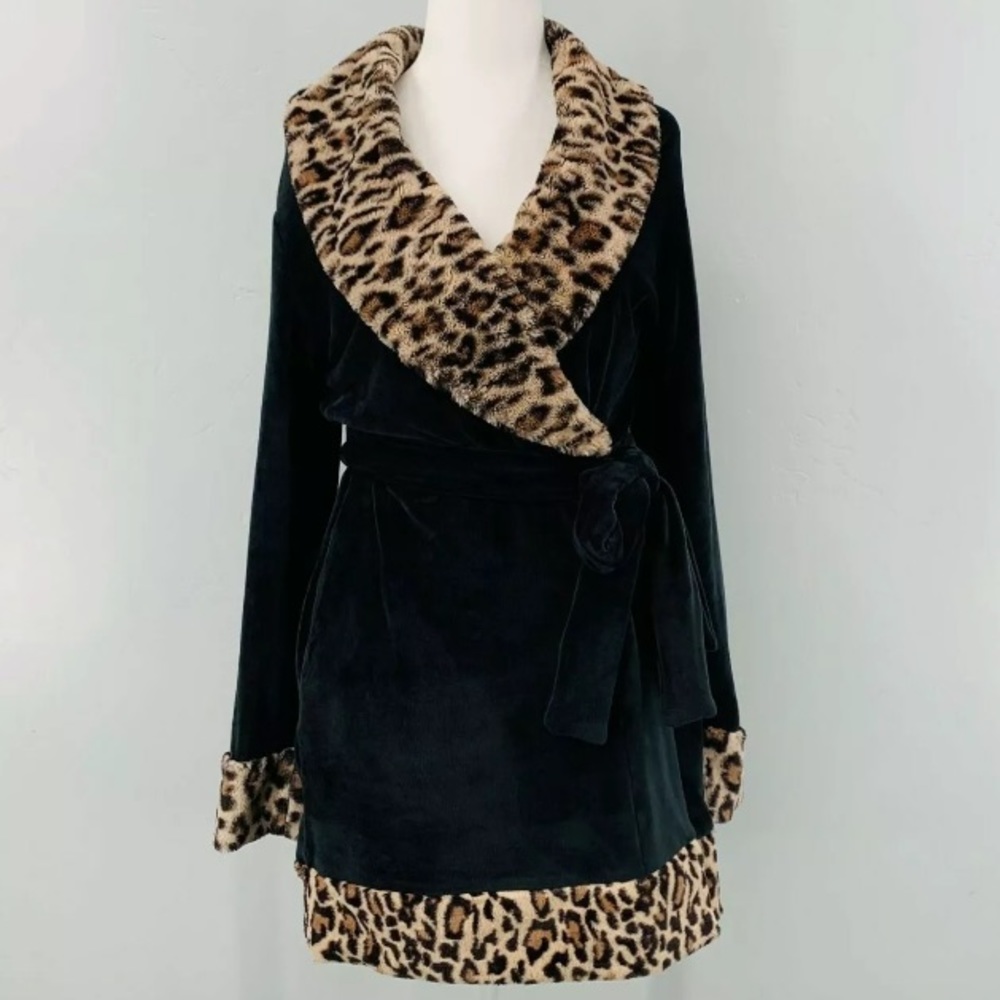 Betsey Johnson Intimates Leopard Print Robe, Size Small. Great Condition!